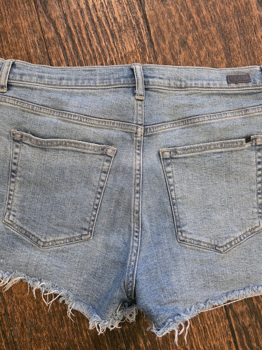 SP Black Women's Light Wash Distressed Raw Hem Denim Shorts Sz 12 Casual Summer - Picture 2 of 4